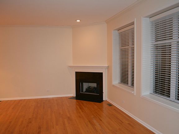 2nd image of 825 E 52nd St Unit 4B