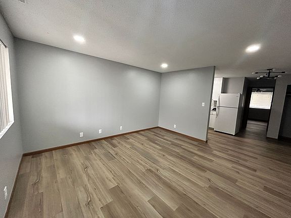 3rd image of 4615 Prescott Ave APT 1523