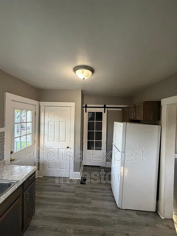3 bed, 1.0 bath, 1148 sqft, $1,400 — Photo 2