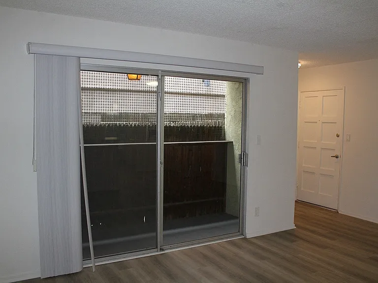 1415 S Bundy Dr — Photo 12