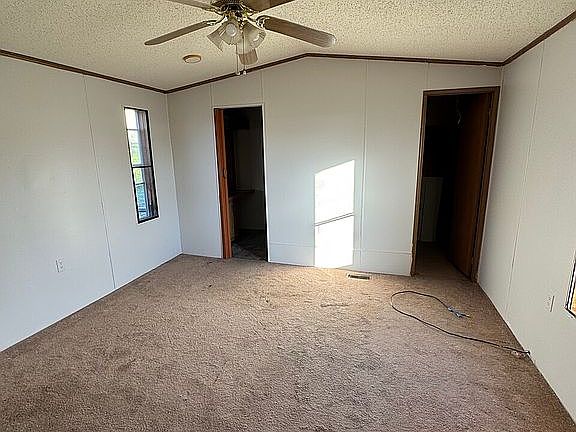 4th image of 302 Edgewater Pines Dr