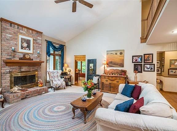 5th image of 3670 Pierce Dr