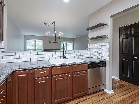 3rd image of 1102 Camden Ct #0