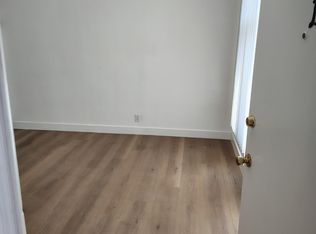 15531 Victory Blvd Unit B, Van Nuys, CA 91406