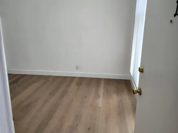 15531 Victory Blvd, Van Nuys, CA