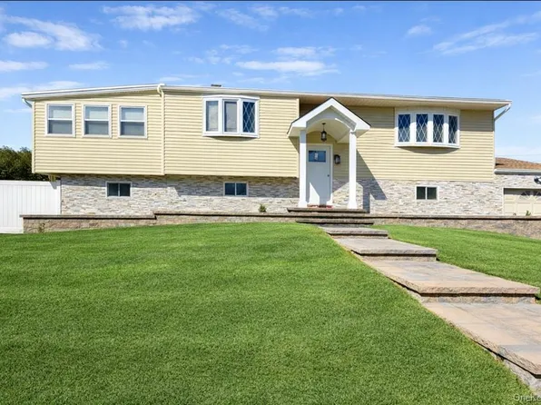 7 Pomper Drive, East Northport, NY 11731