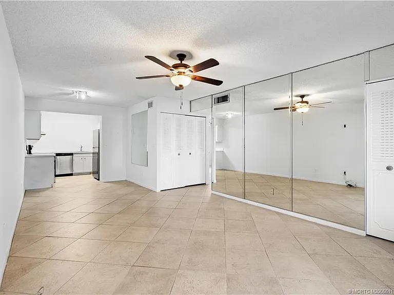 2118 SE Edler Dr #B — Photo 4