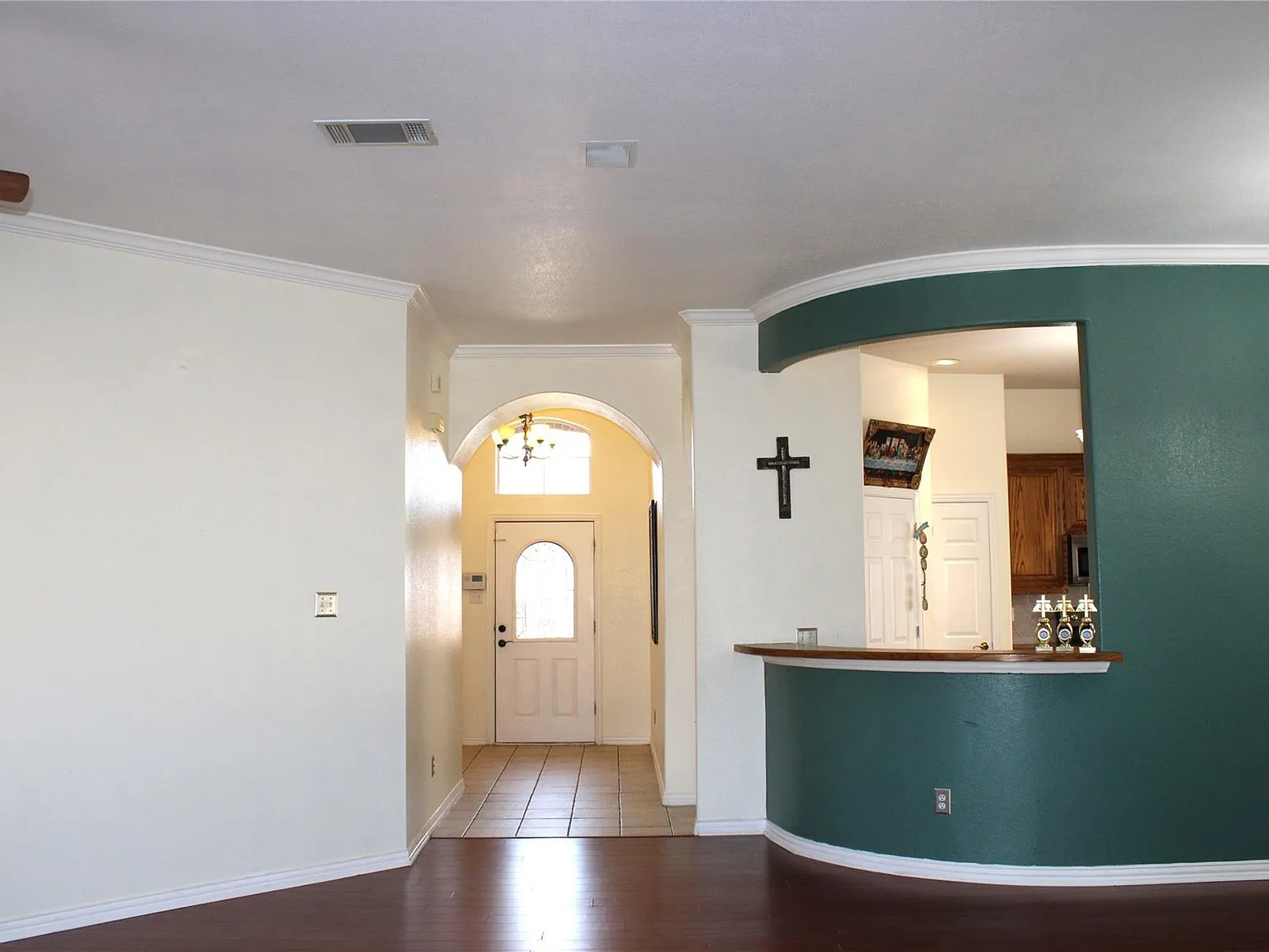 3 bed, 1852 sqft, $2,300 — Photo 4