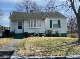 527 Crowmorr St NW, Roanoke, VA 24017
