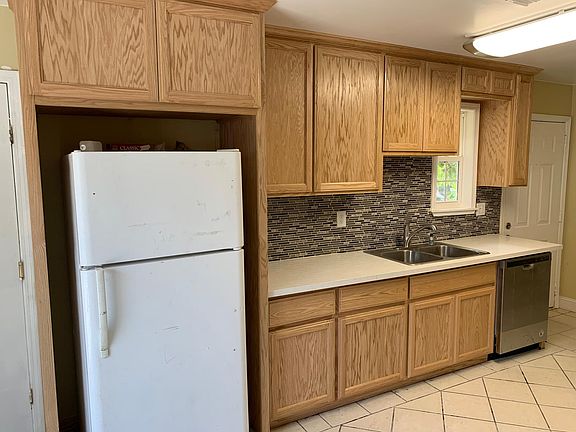 5th image of 2900 Shoshone Dr