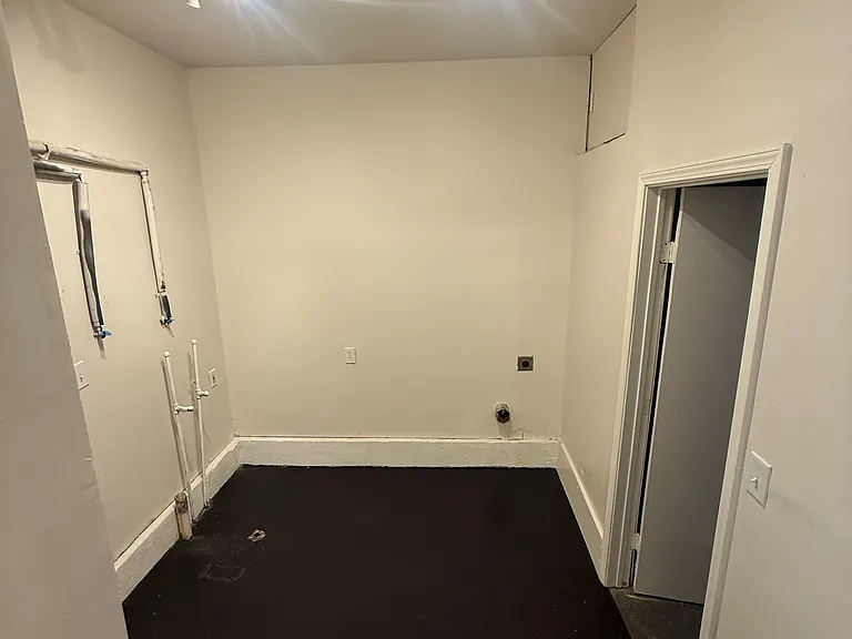 334 W 49th St N — Photo 16