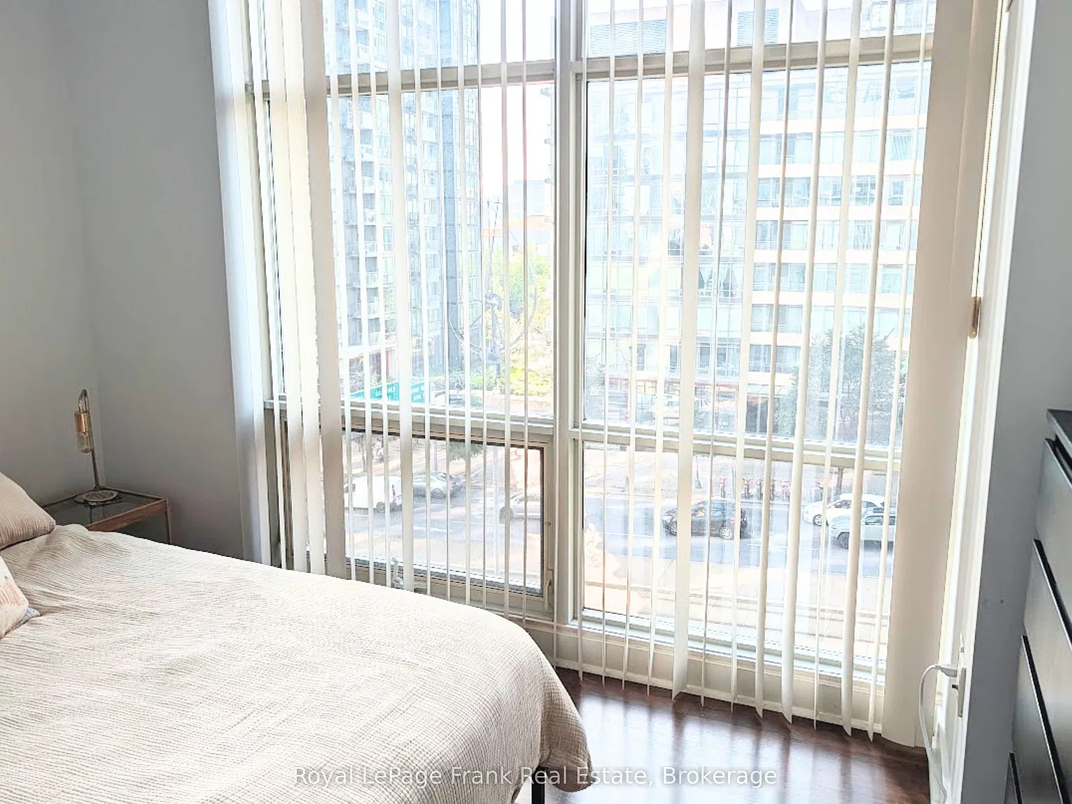 9 Spadina Ave — Photo 3
