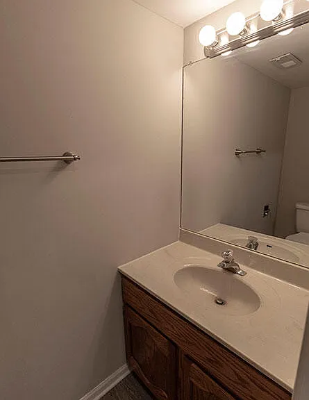 1915 Greenleaves Ct — Photo 12