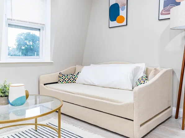 258 Clerk Street image 18 of 21