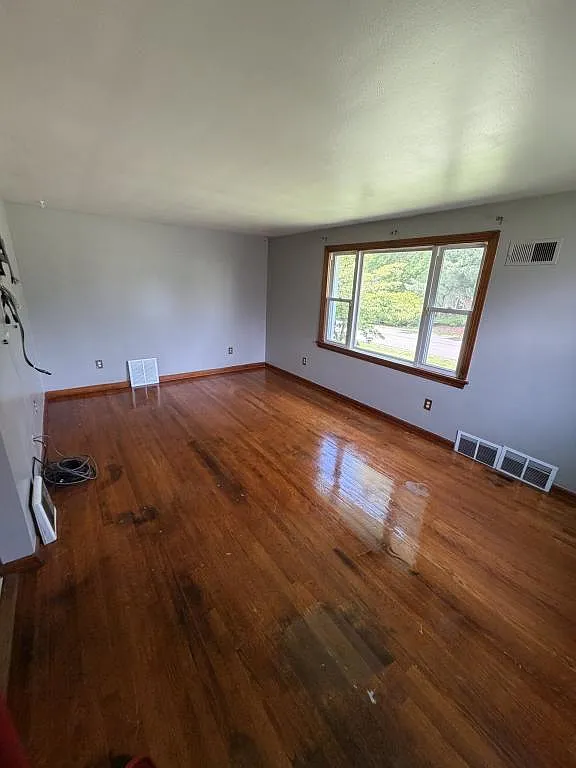 994 N. Lincoln Avenue — Photo 2