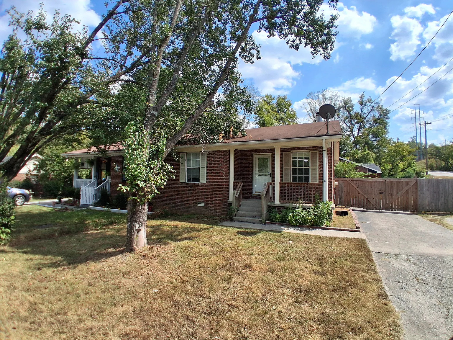 2 bed, 975 sqft, $2,000 — Photo 1