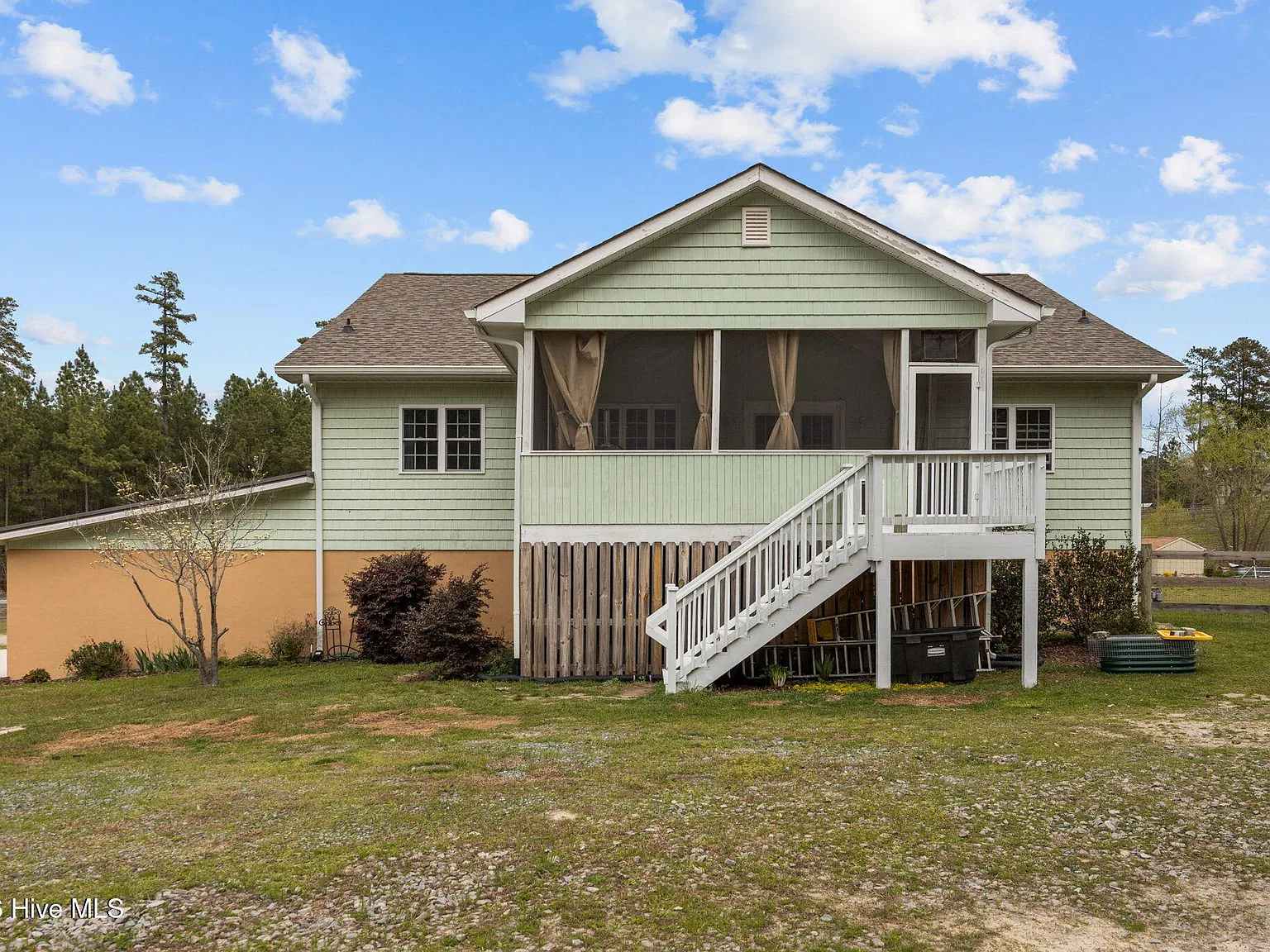 3 bed, 2.0 bath, 1921 sqft, $3,900 — Photo 3
