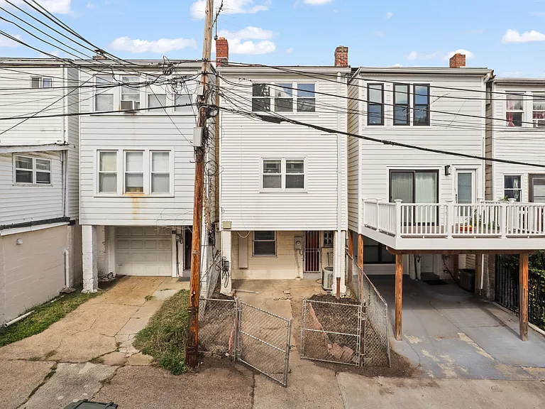 209 Douglas St NE — Photo 30