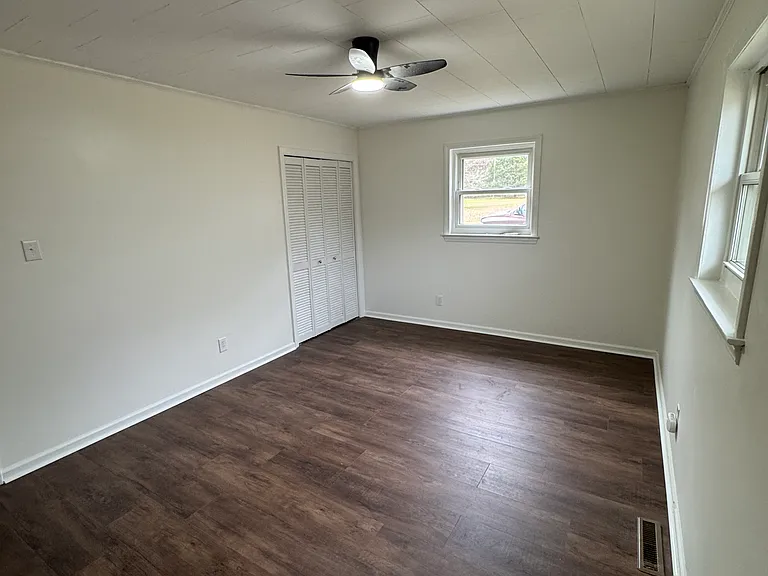 6878 Sifford Rd — Photo 10