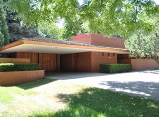 2217 W Acacia Rd, Glendale, WI 53209