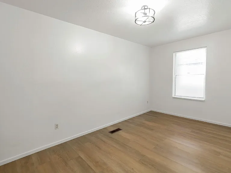 770 N Main St #11 — Photo 13