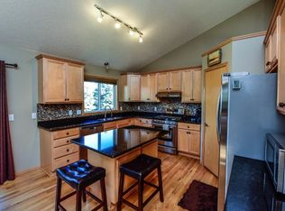 8816 Carriage Hill Rd, Savage, MN 55378