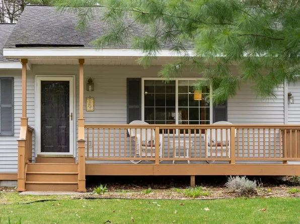 1761 Green Oak Dr, Interlochen, MI 49643