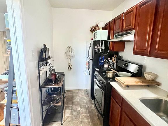 3rd image of 177 Bainbridge St #2