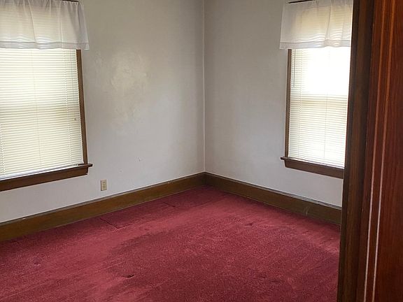 4th image of 68 E Earle Ave