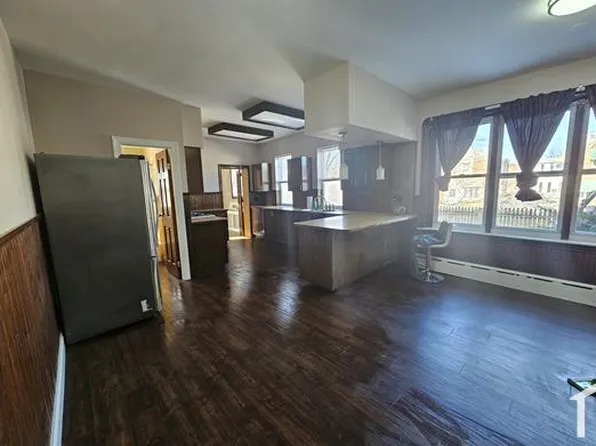 300 Gilham St, Philadelphia, PA 19111