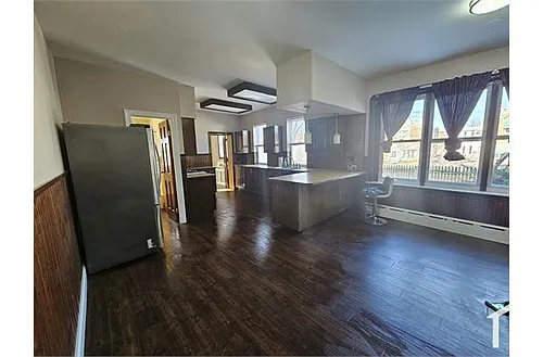 300 Gilham St Photo 1