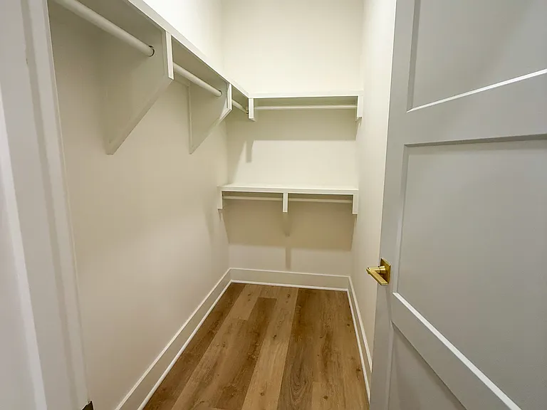512 Mobile St — Photo 36