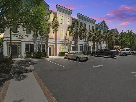 2nd image of 656 Coleman Blvd Unit 404