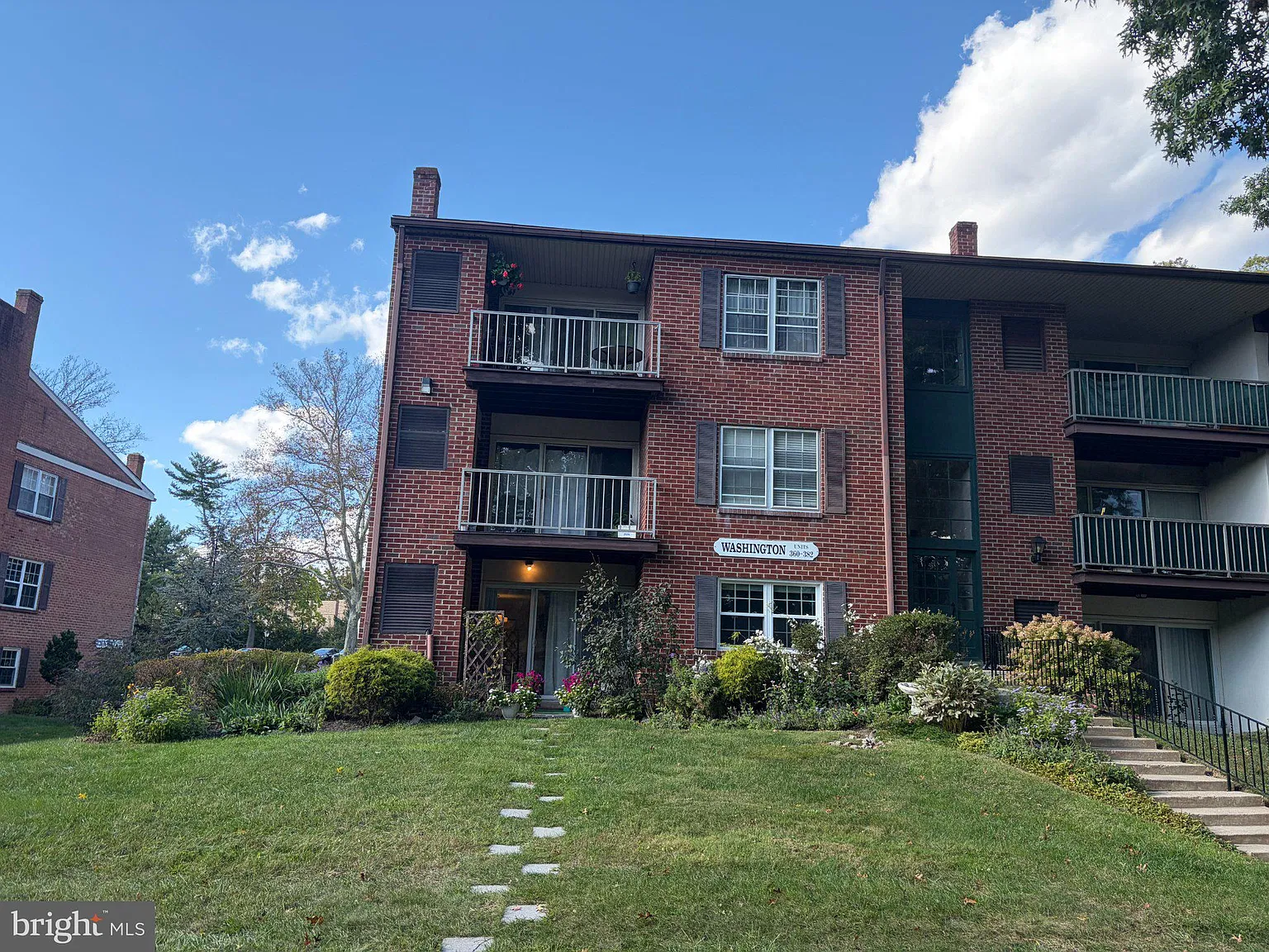 1 bed, 1.0 bath, 819 sqft, $1,700 — Photo 1