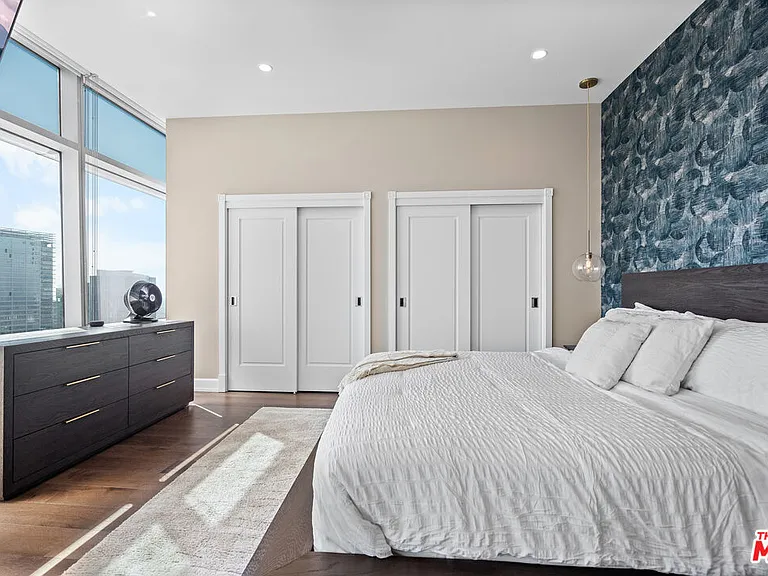 900 W Olympic Blvd #32G — Photo 13