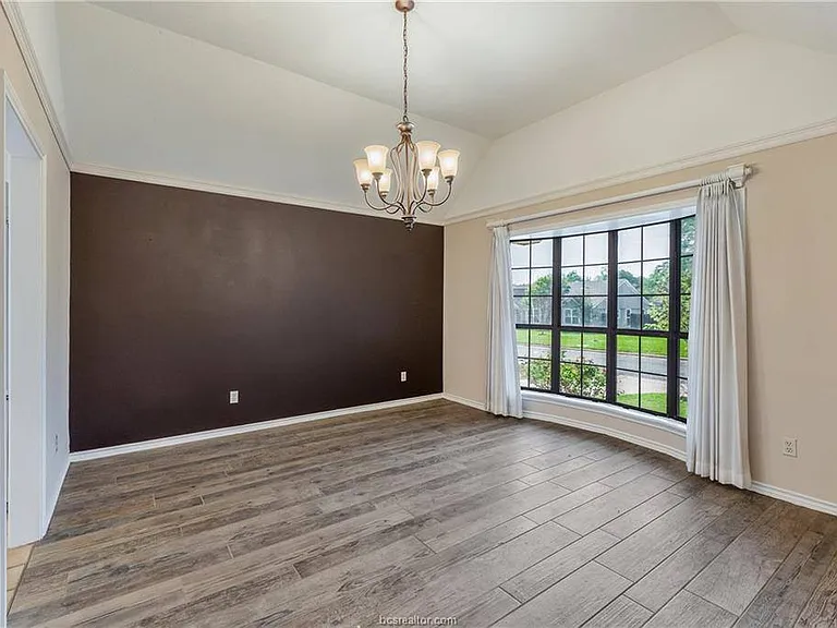 1806 Rosebud Ct — Photo 6