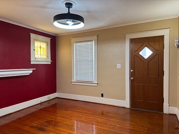 5th image of 9036 Tudor Ave