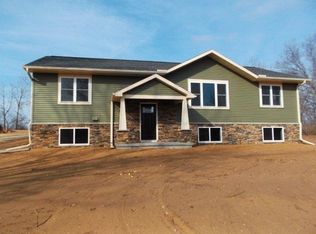 W9053 Hilltop Rd, Portage, WI 53901