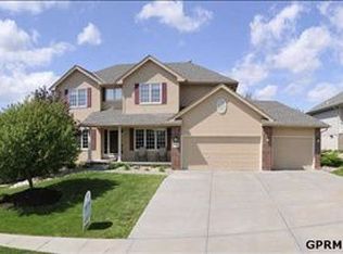 4208 N 161st Avenue Cir, Omaha, NE 68116