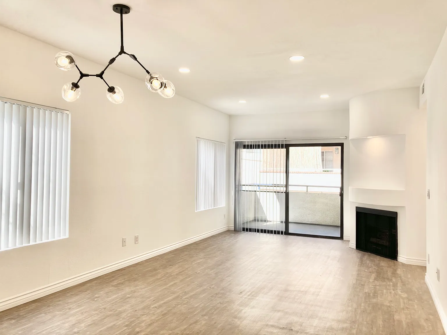 2 bed, 1016 sqft, $3,800 — Photo 4