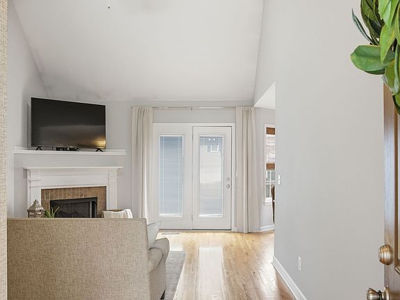 4th image of 1003 Persimmon Dr