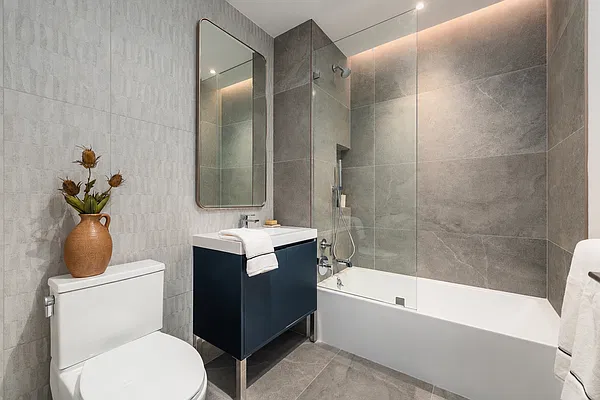 Bathroom, photo 1