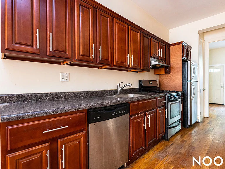 243 Irving Ave #1B — Photo 1