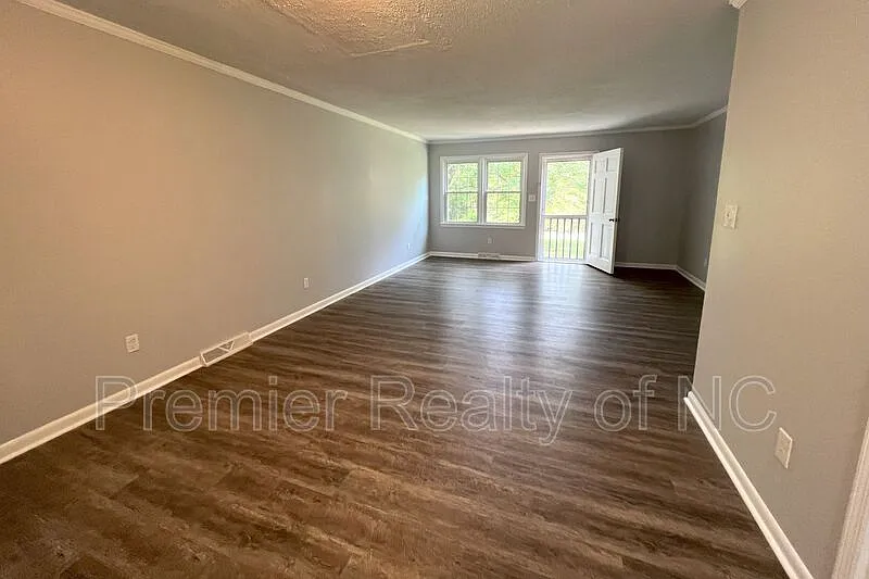 2 bed, 1.5 bath, 1000 sqft, $1,200 — Photo 4