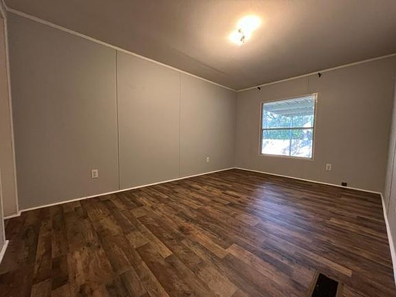 3rd image of 124 Geralyn Dr