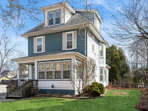 des-moines-iowa-251547765 picture