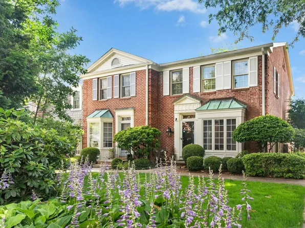 312 Elm Street APT 9, New Canaan, CT 06840