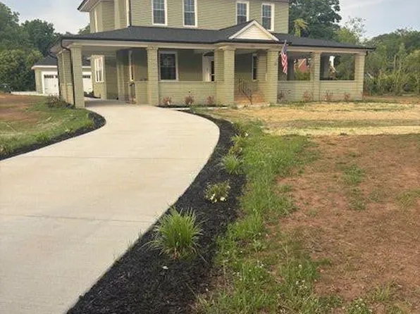 201 E 1st St, Lowell, NC 28098
