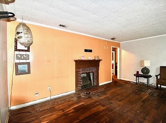 3rd image of 106 Border Dr W