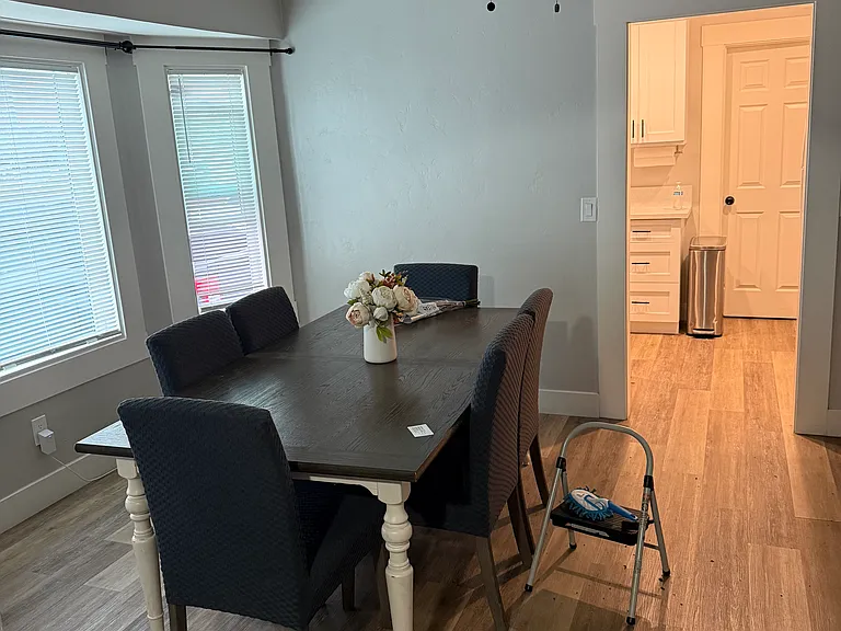 4039 Van Dyke Ave — Photo 8